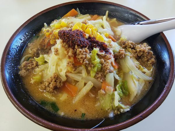 「みそ野菜ラーメン　※ラー油唐辛子カスタマイズ（大盛り：㋚券）」@くるまやラーメン 松本渚店の写真