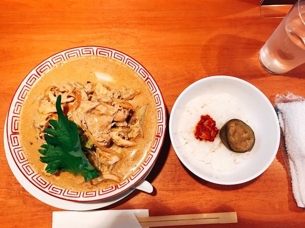 「豆乳ラーメン&からしナスとチャンジャのせごはん1000円」@食堂酒場 Graciaの写真