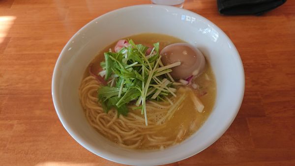 「濃厚鶏そば 700円 + 味玉 100円 + 替玉（ラーパス」@らーめん コッコの写真