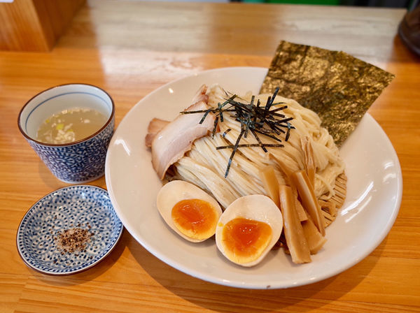 「親鳥のざる中華 スペシャル…990円 キタノカオリver.」@ニボチャチャ！！ラーメン あらき軒の写真