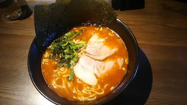 「美辛ラーメン2辛、ホウレン草、細麺」@ラーメン 萩原家 藤沢店の写真