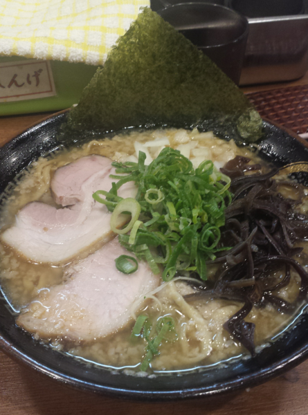 「背脂煮干ラーメン780円中盛無料」@背脂煮干 丸め 新所沢店の写真