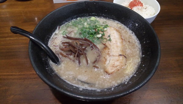 「九州とんこつらぁめん」@九州らあめん どん きさろく 八柱店の写真