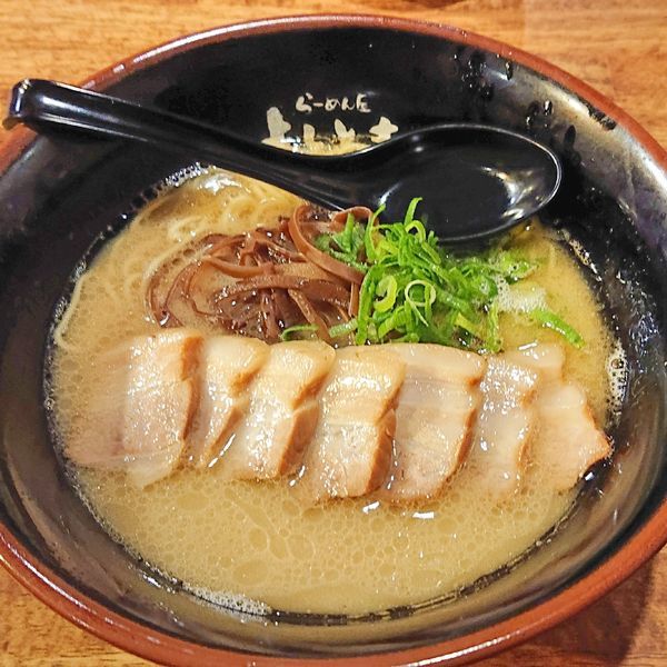「チャーシューめん 750」@らーめんや よしともの写真