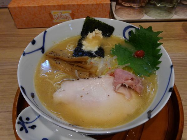 「鯛白湯らーめん醤油820円らいす小100円」@麺や 空月の写真