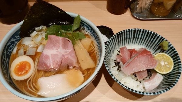 「白煮干そば¥750＋ぶり丼¥460」@寿製麺 よしかわ 西台駅前店の写真
