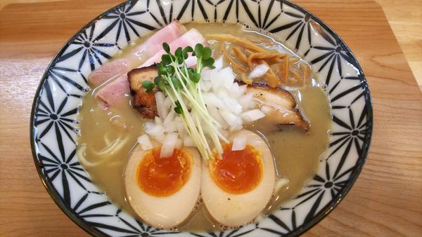 「特製鶏白湯煮干しそば」@Ramen611の写真