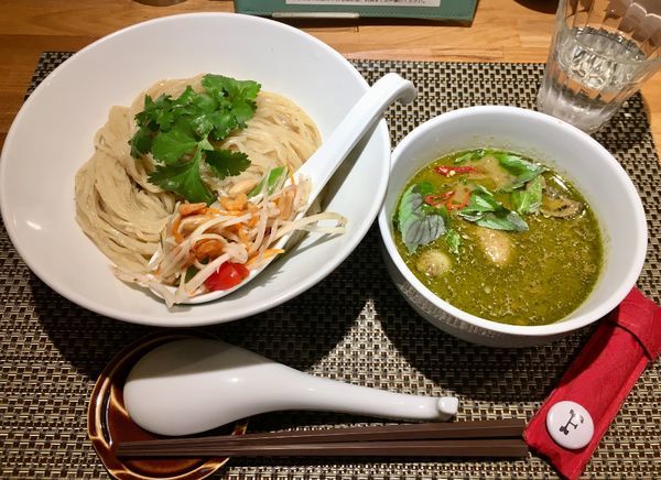「あべどりとハーブのグリーンカレーつけ麺」@生粋 花のれんの写真