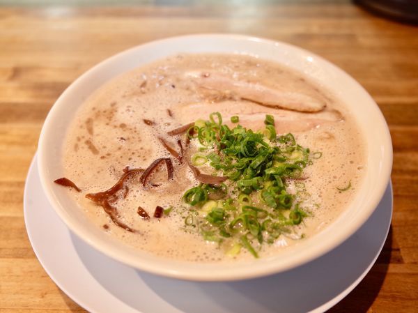 「半チャンセット…850円、替玉…150円」@博多ラーメン まっしぐらの写真