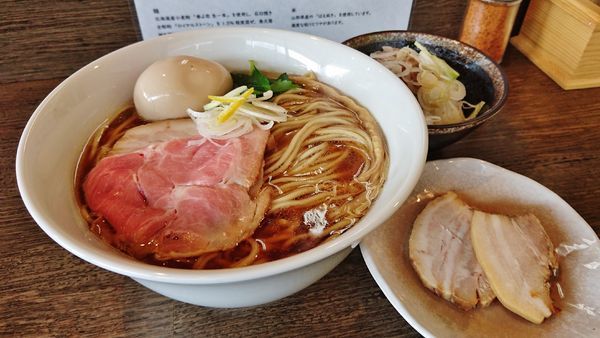 「煮干らーめん+特盛り+バラチャ+味玉+ランチセット」@らーめん楓の写真