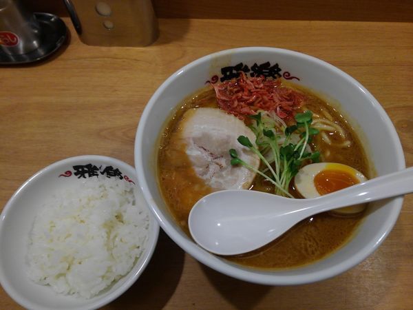 「限定　海老味噌ラーメン950円サービスライス小」@らーめん 雅楽 GARAKUの写真