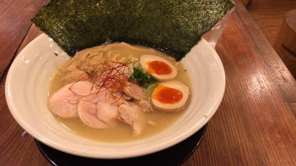 「濃厚鶏白湯スープ塩」@濃厚鶏麺 ゆきかげ 浅草本店の写真