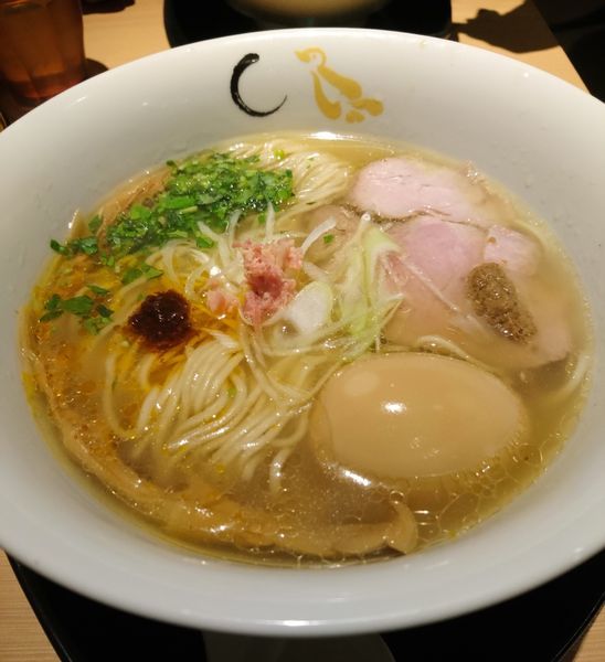 「真鯛と蛤の塩そば 味玉」@SOBAHOUSE 金色不如帰 新宿御苑本店の写真