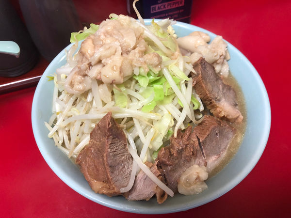 「ブタ入り 800円」@ラーメン二郎 新宿歌舞伎町店の写真