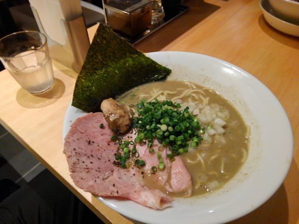 「濃厚牡蛎煮干し中華そば900円」@麺屋 まほろ芭の写真