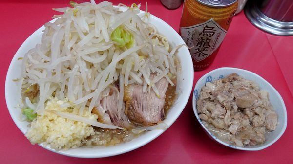 「小ラーメン（750円）＋脂っKOIWA（50円）野菜ニンニク」@ラーメン二郎 小岩店の写真