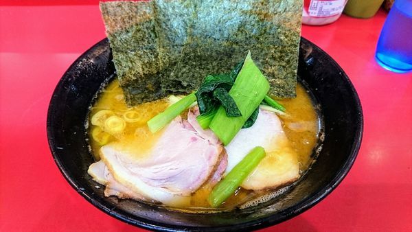 「ラーメン(麺硬め･味濃いめ)」@家系総本山 ラーメン吉村家の写真