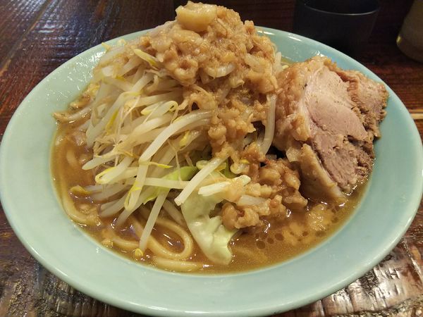 「中ラーメン　※ヤサイ：普通 ＆アブラ：マシ」@立川マシマシの写真