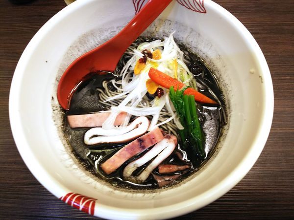 「【限定】にぼしといかすみの和えそば　5000円（コース料金）」@麺処 あす花の写真