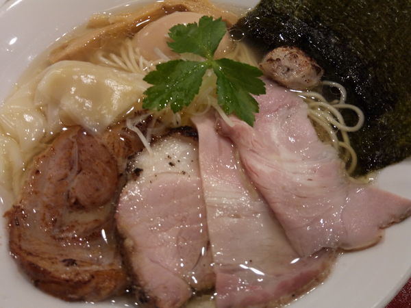 「特製いりこそば」@麦と麺助 新梅田中津店の写真