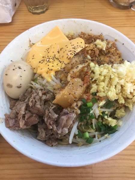 「まぜそば+味玉（850円）」@宮二郎の写真