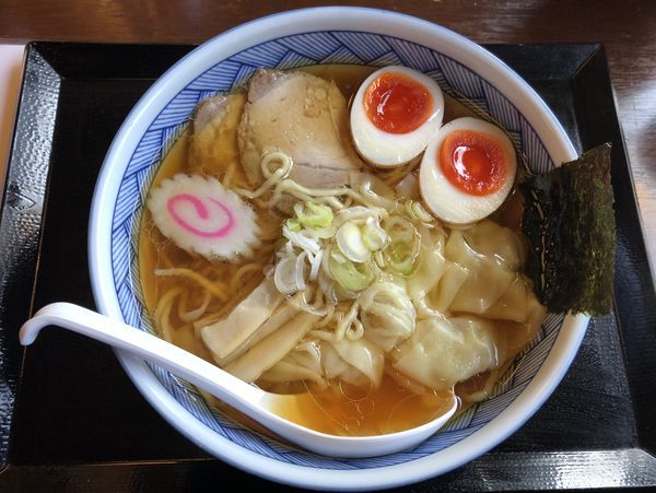 「ワンタン麺・味玉」@中華そば 金ちゃんの写真