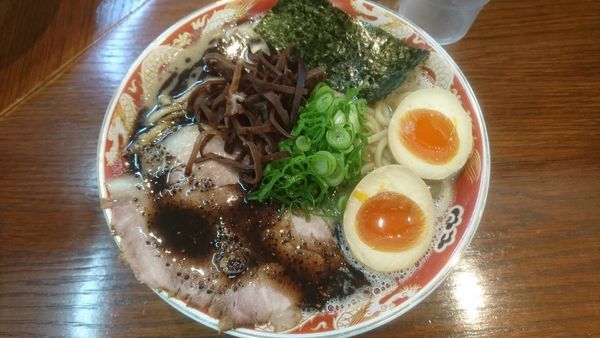 「濃厚ラーメン黒」@ラーメンかなやの写真