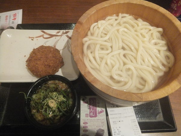 「釜揚げ大390円(1日半額)＆メンチカツ190円」@丸亀製麺 神栖店の写真