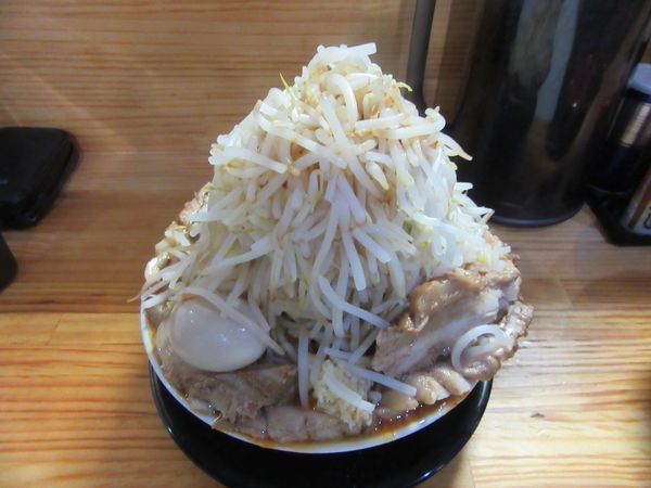 「辛味噌らーめん（８７０円）＋味玉１００円＋チャーシュー×６」@麺屋 とん嬉の写真