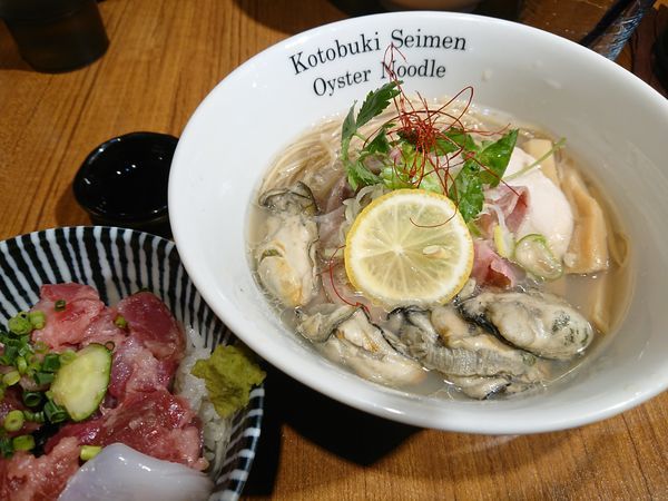 「牡蠣そば880円＋海鮮丼430円＋獺祭×二杯」@寿製麺よしかわ 川越店の写真