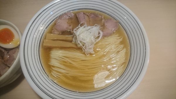「煮干らぁめん+チャーシュー丼」@煮干しらぁめん 猫トラ亭の写真