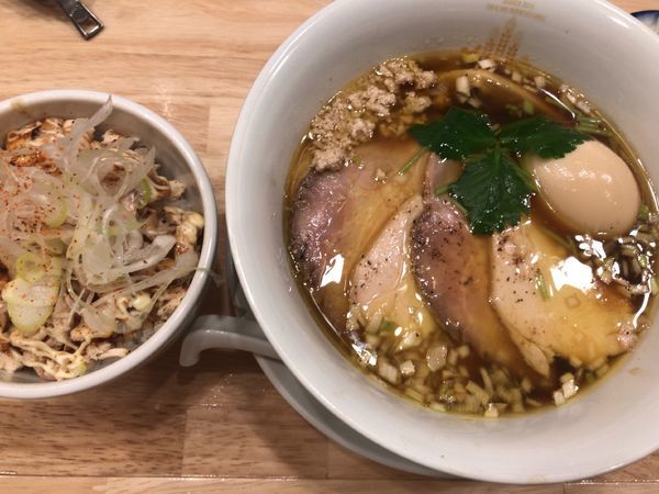 「醤油鶏そば（味玉チャーシュートッピング）+鶏マヨ炙り丼」@鶏そばムタヒロの写真