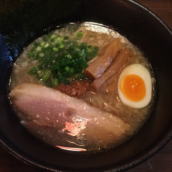 「中華そば 半麺」@山勝角ふじ 京成大久保店の写真