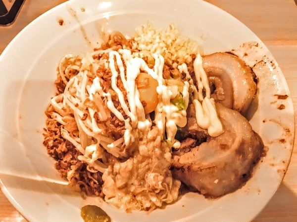 「ラーメン汁なし 700円 （全トッピ・ニンニク+マシ）」@麺屋 味方の写真