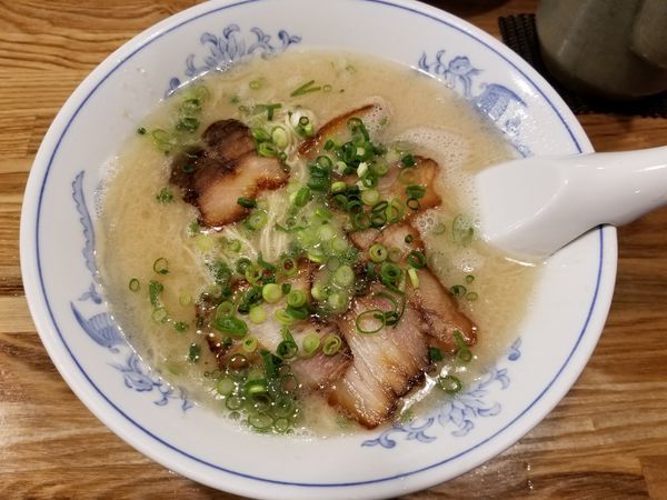 「博多ラーメン+替玉」@博多ラーメン でぶちゃん 高田馬場本店の写真