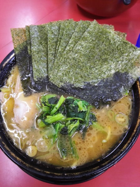 「ラーメン、海苔、かため」@上越家の写真