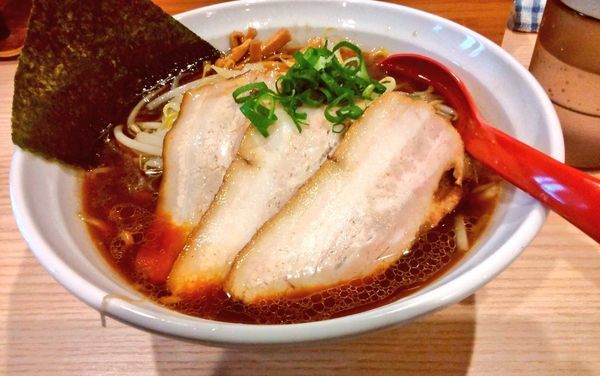 「三枚チャーシュー焦がし醤油」@拉麺 大公 南太田本店の写真