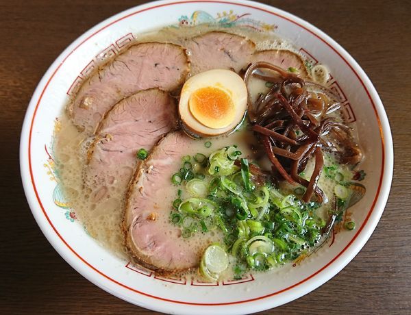 「福岡久留米チャーシュー麺(980円)」@ラーメン・ホルモン焼肉育元の写真
