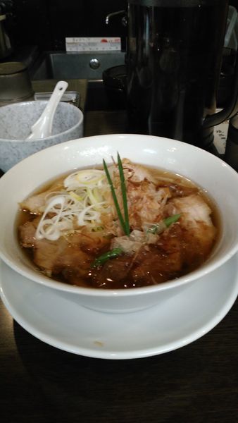 「手打ちらぁめん 醤油」@手打ち麺 やす田の写真