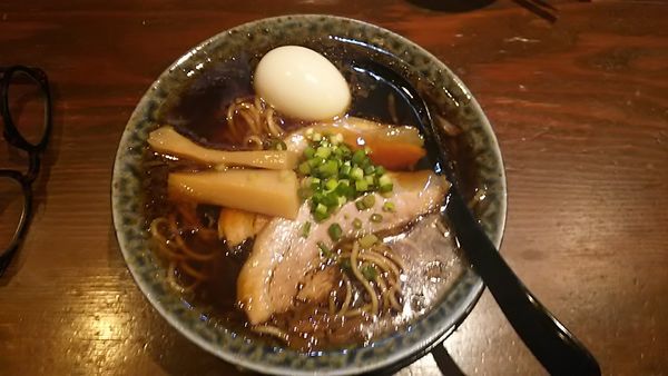 「熟成醤油ラーメン750円、茹で玉子サービス」@古式ラーメン 鶴亀の写真