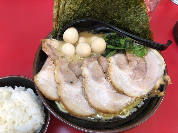 「チャーシュー麺 +うずら + のり + ライス(無料)」@横浜家系ラーメン 昭島大和家の写真