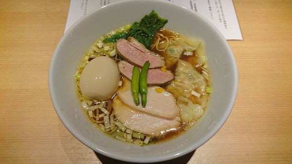 「特製鶏そば 醤油(1000円)鶏そぼろご飯(200円)」@鶏そば 山もとの写真
