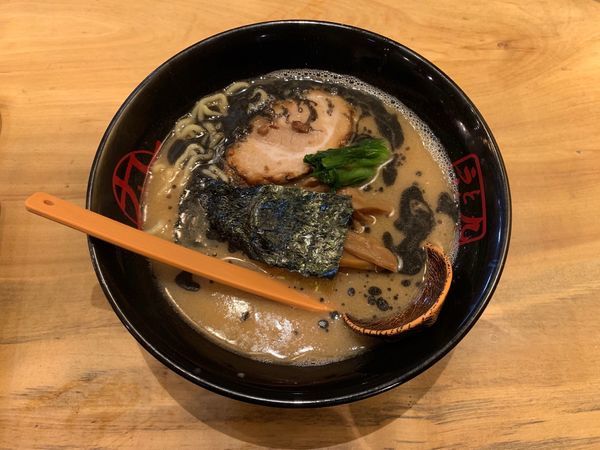 「醤油とんこつラーメン」@九十九とんこつラーメン 恵比寿本店の写真