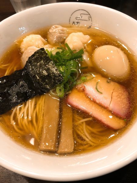 「特製ワンタン麺（ハーフ&ミックス）¥1100＋味玉 ¥100」@八雲の写真