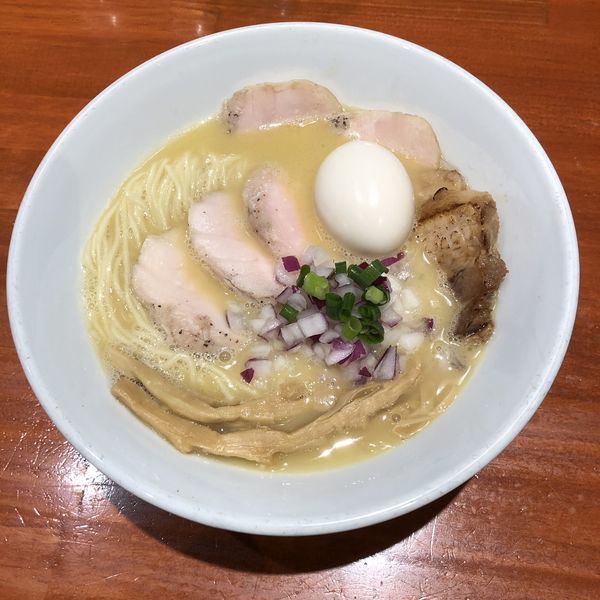 「【限定】鶏そば￥830＋ミックスチャーシュー￥170」@中華そば 輝羅の写真