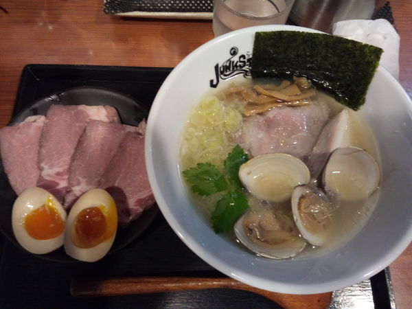 「はまぐりの塩つけ麺+チャーシュートッピング」@ジャンクストーリー 本店の写真