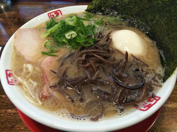 「本白味　＋味玉＆キクラゲ＆のり：㋚券　＋替玉：粉落とし」@信州麺屋 きまはち商店の写真