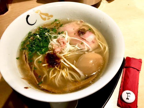 「真鯛と蛤の塩そば＋味玉」@SOBAHOUSE 金色不如帰 新宿御苑本店の写真