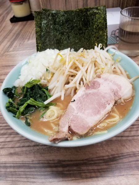 「ニラもやしラーメン玉ねぎプラス」@横浜家系ラーメン武蔵家 松戸店の写真