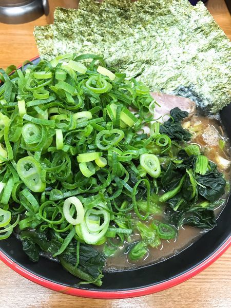 「のり・ほうれん草ラーメン(大)＋九条ねぎ」@麺家 紫極の写真